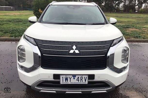 2023 Mitsubishi Outlander LS in White