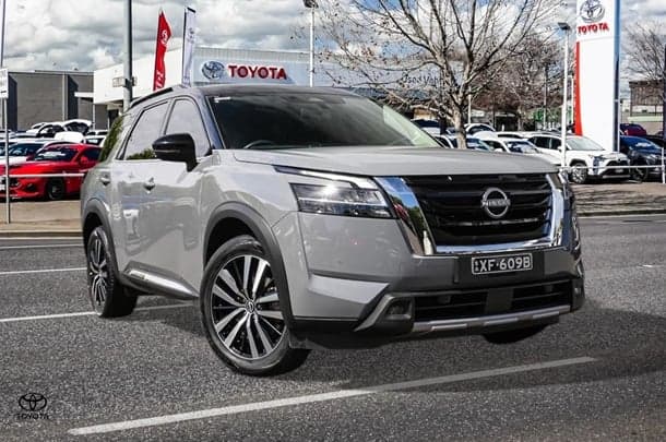 2023 Nissan Pathfinder Ti-L in Grey
