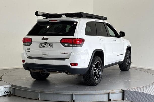 2017 Jeep Grand Cherokee Trailhawk in White
