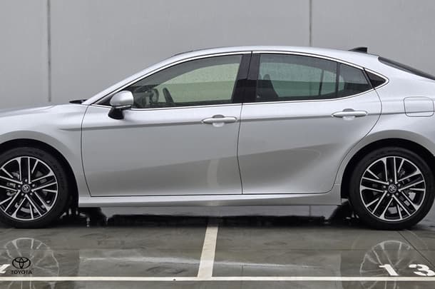 2025 Toyota Camry SL in Silver