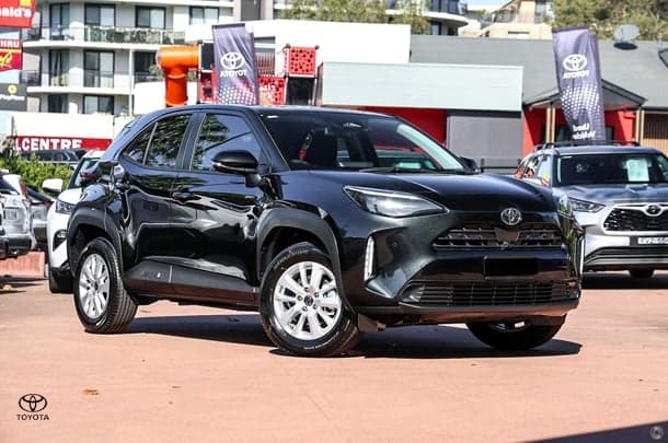 2024 Toyota Yaris Cross GXL in Black