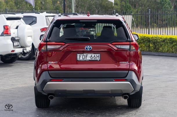 2023 Toyota RAV4 GXL in Red