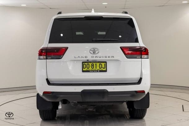 2025 Toyota Landcruiser GXL in White
