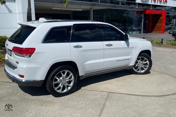 2013 Jeep Grand Cherokee Summit in White