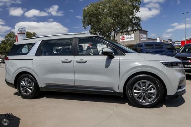 2022 Kia Carnival S in Silver