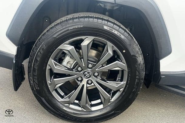 2023 Toyota RAV4 GXL in White