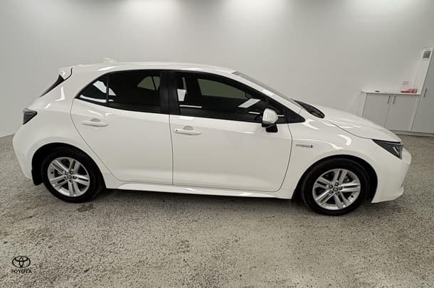 2019 Toyota Corolla Ascent Sport Hybrid in White