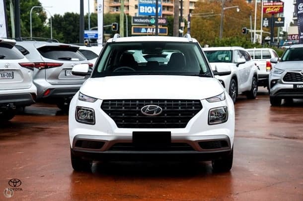 2025 Hyundai Venue Base in Polar White