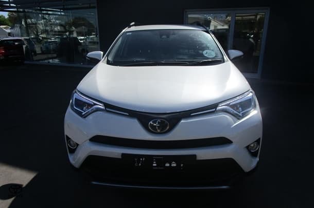 2017 Toyota RAV4 GXL in White