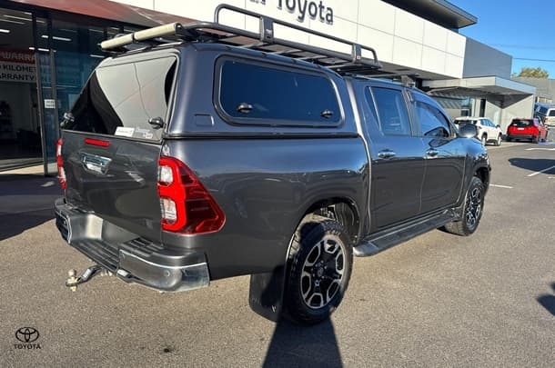2021 Toyota Hilux SR5 in Grey