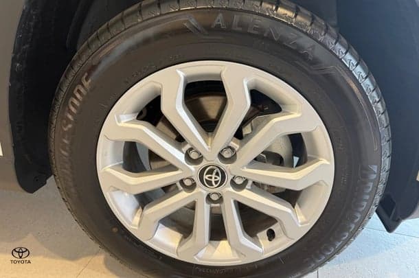 2025 Toyota Corolla Cross GX in White
