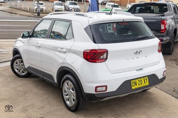 2025 Hyundai Venue Base in Atlas White