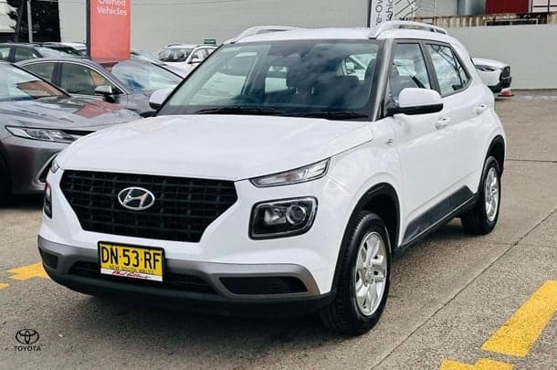 2025 Hyundai Venue Base in Atlas White