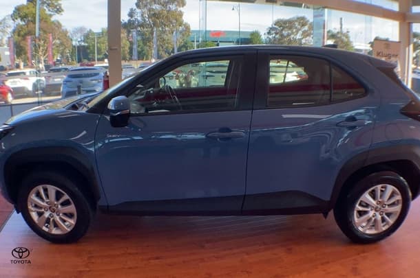 2024 Toyota Yaris Cross GX in Blue