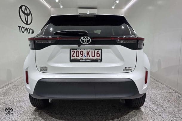 2024 Toyota Yaris Cross Urban in White