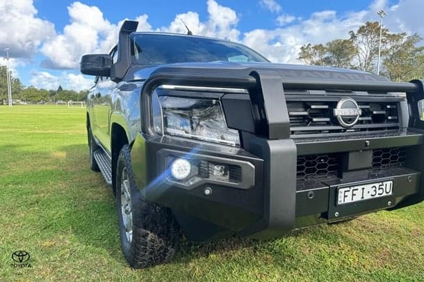 2025 Nissan Navara ST in Silver