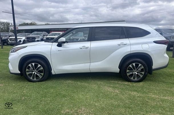 2025 Toyota Kluger GXL in White