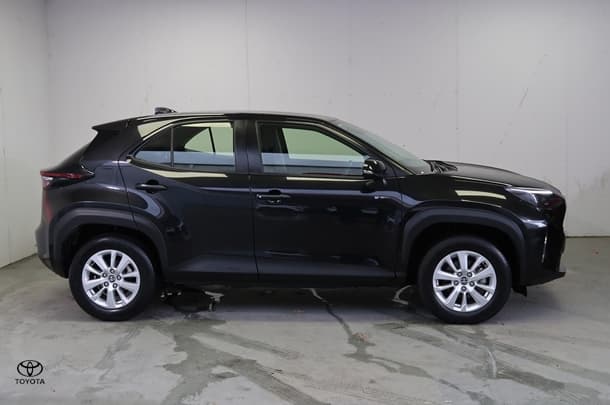 2024 Toyota Yaris Cross GX in Black