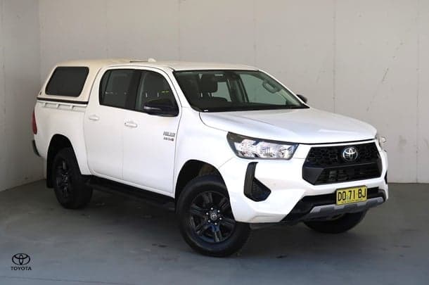 2025 Toyota Hilux SR 48V in White