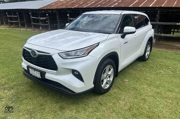 2024 Toyota Kluger GX in White