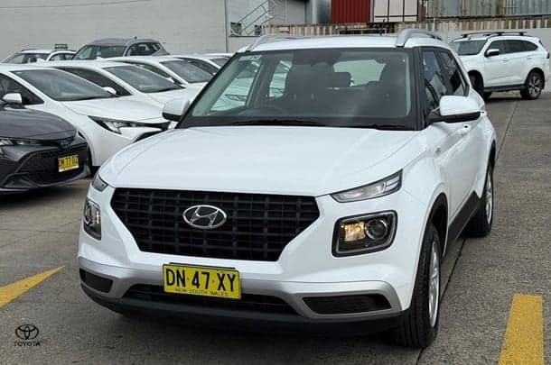 2025 Hyundai Venue Base in Atlas White