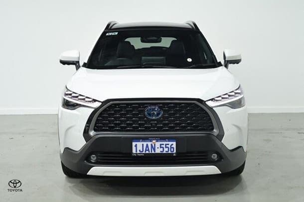 2023 Toyota Corolla Cross Atmos in White