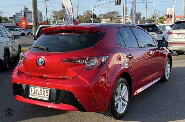 2022 Toyota Corolla Ascent Sport Hybrid in Red