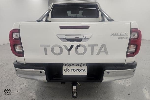 2021 Toyota Hilux SR5 in White