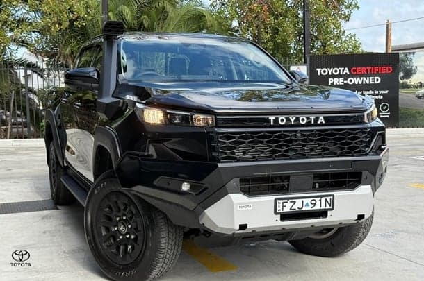 2025 Toyota Hilux SR 48V in Black