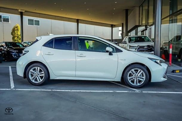 2021 Toyota Corolla SX Hybrid in White