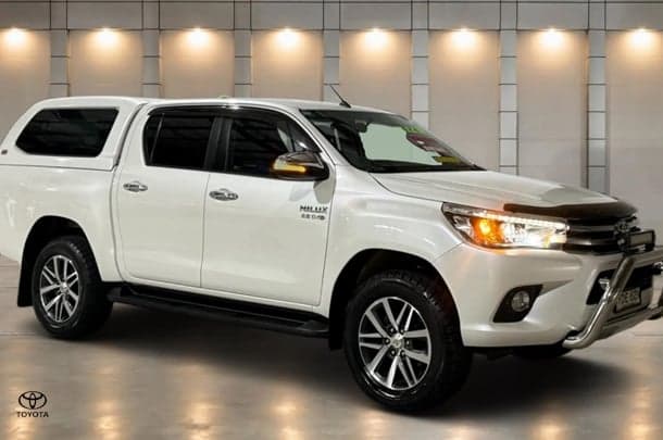 2015 Toyota Hilux SR5 in White