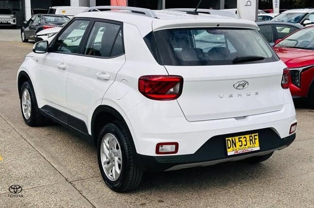 2025 Hyundai Venue Base in Atlas White