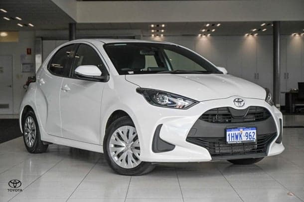 2023 Toyota Yaris Ascent Sport in White