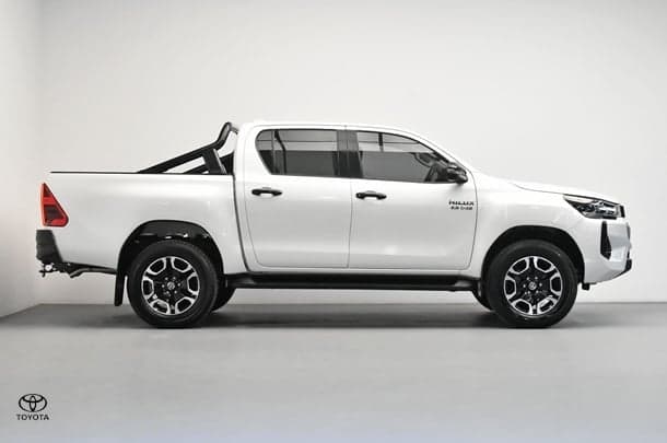 2025 Toyota Hilux SR5 in White