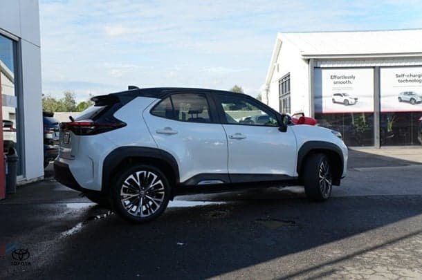 2022 Toyota Yaris Cross Urban in Two Tone White