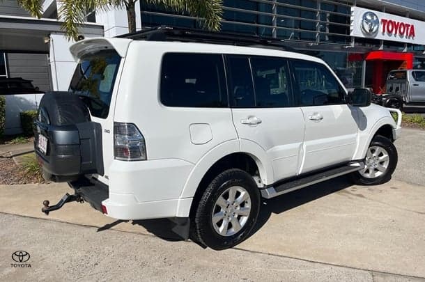 2013 Mitsubishi Pajero GLX-R in White