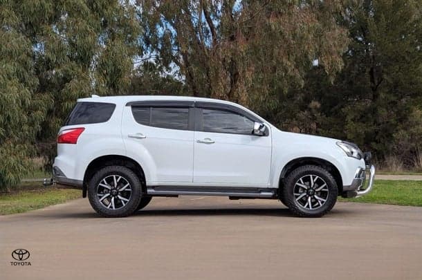 2021 Isuzu MU-X LS-U in White