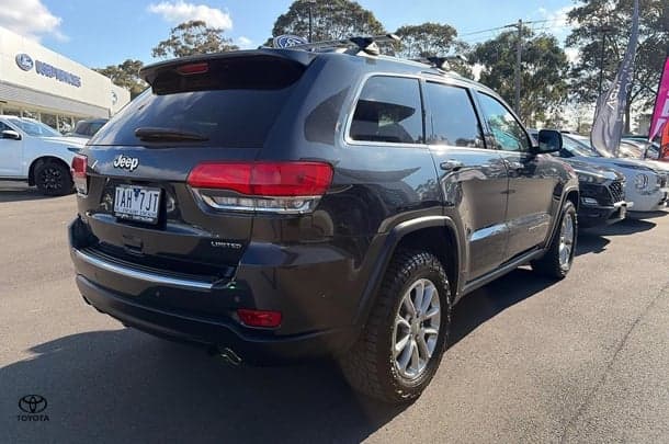 2013 Jeep Grand Cherokee Limited in Grey
