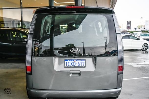 2022 Hyundai STARIA Highlander in Grey