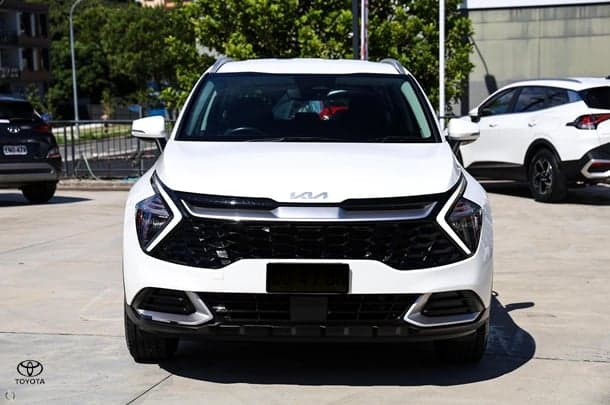 2022 Kia Sportage S in White
