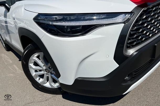 2024 Toyota Corolla Cross GXL in White