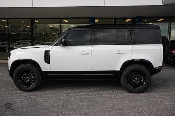2025 Land Rover Defender 110 D350 X-Dynamic SE in White
