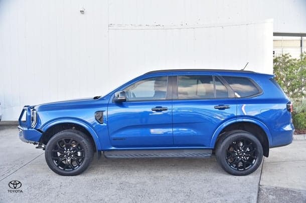 2022 Ford Everest Sport in Blue