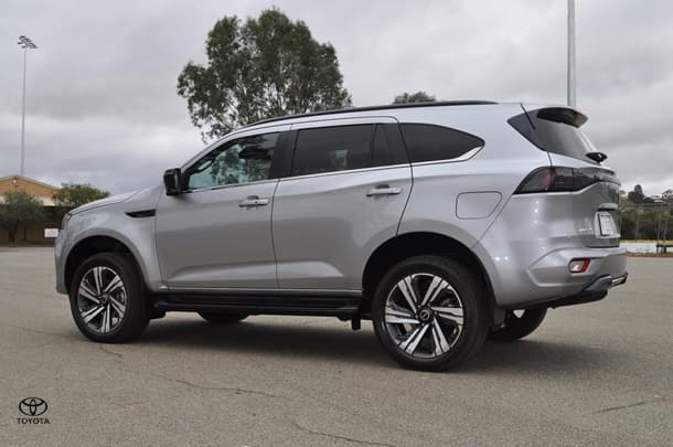 2025 Isuzu MU-X LS-T in Silver