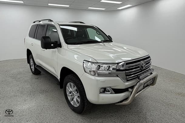 2020 Toyota Landcruiser VX in White