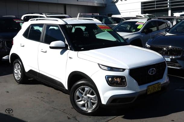 2023 Hyundai Venue Base in White