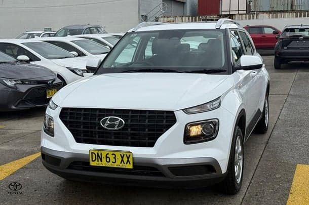 2025 Hyundai Venue Base in Atlas White