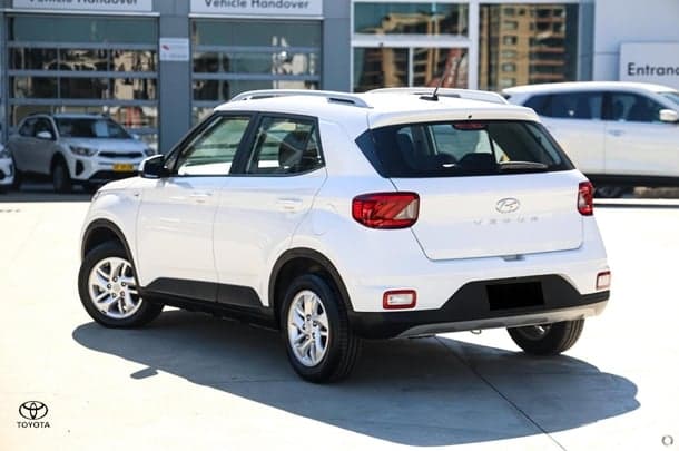 2025 Hyundai Venue Base in Atlas White