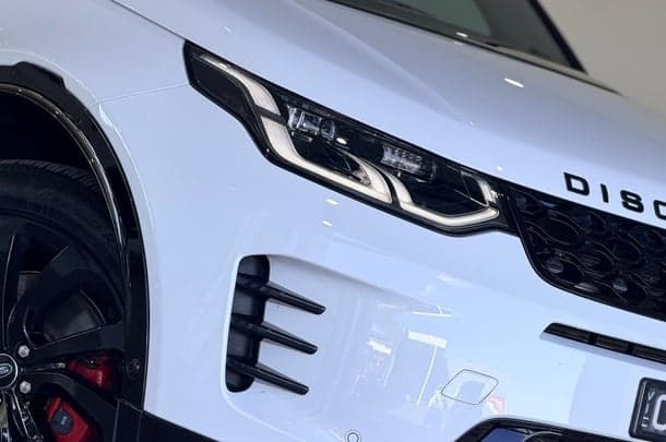 2024 Land Rover Discovery Sport P250 Dynamic SE in White