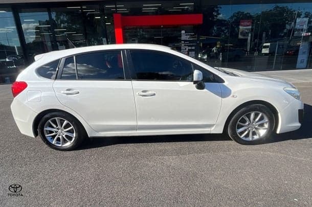 2015 Subaru Impreza 2.0i in White